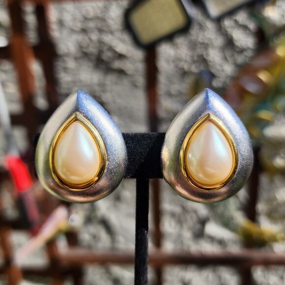 Vtg Yves Saint Laurent Earrings YSL 90s Runway Pearl Silver Teardrop Clip Ons - Picture 4 of 9